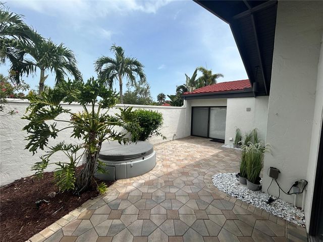 780 SARABAY ROAD 16, Osprey, FL 34229