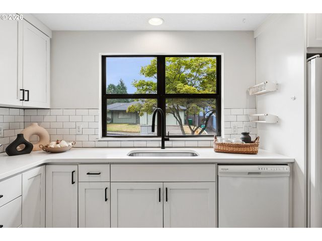 1611 Nw ANGELINE Ct, Gresham, OR 97030