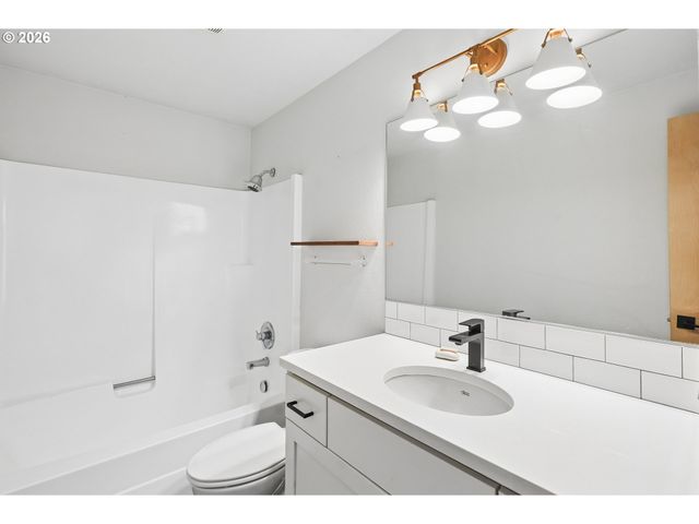 1611 Nw ANGELINE Ct, Gresham, OR 97030