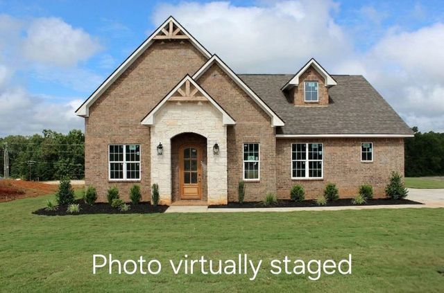 135 W Cupit Way, Gladewater, TX 75647