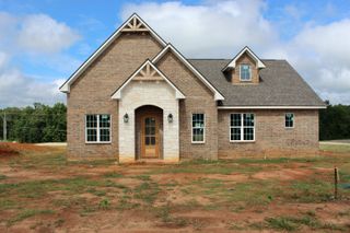 135 W Cupit Way, Gladewater, TX 75647