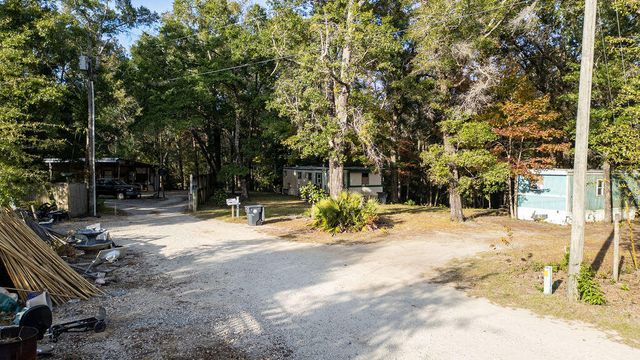 72 April Court, Freeport, FL 32439