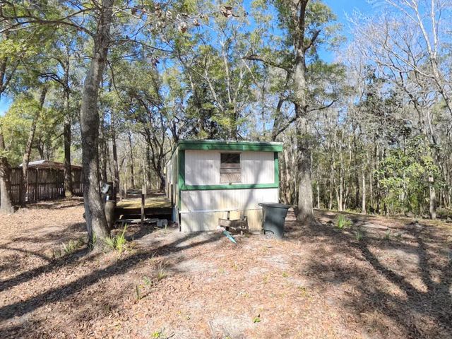 72 April Court, Freeport, FL 32439