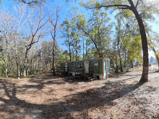 72 April Court, Freeport, FL 32439