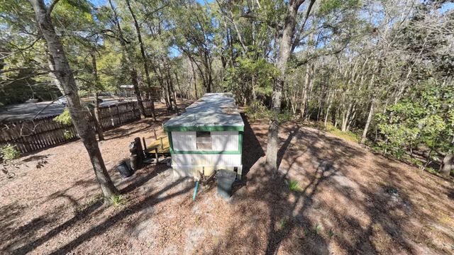 72 April Court, Freeport, FL 32439