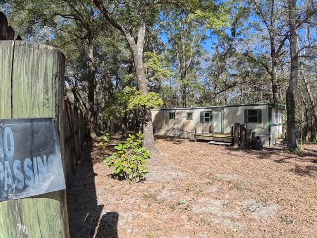 72 April Court, Freeport, FL 32439