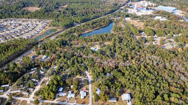 72 April Court, Freeport, FL 32439