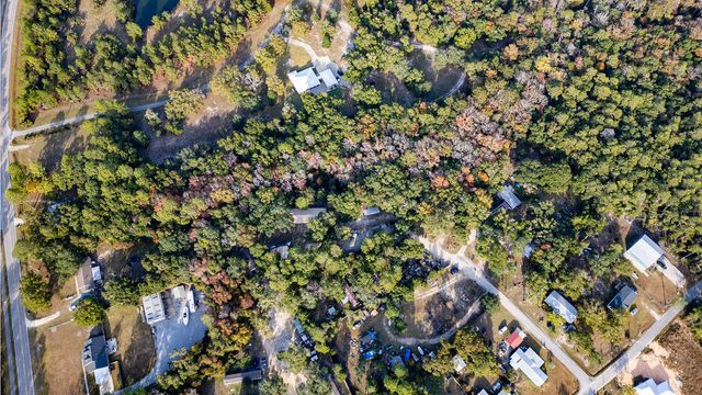 72 April Court, Freeport, FL 32439