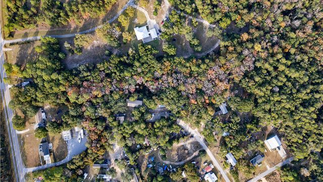 72 April Court, Freeport, FL 32439