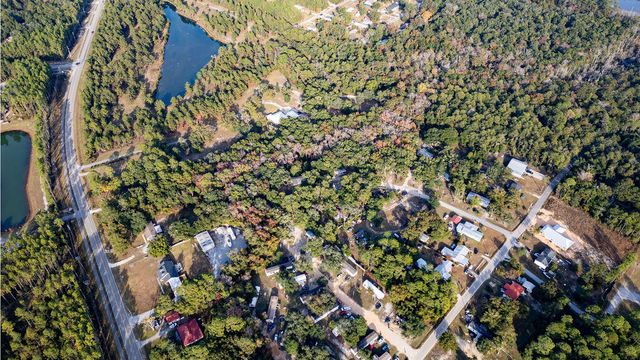 72 April Court, Freeport, FL 32439