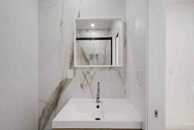 2115 Venice Boulevard, Los Angeles, CA 90006