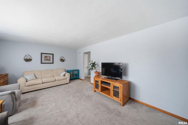 916 W WALNUT Street, Chillicothe, IL 61523