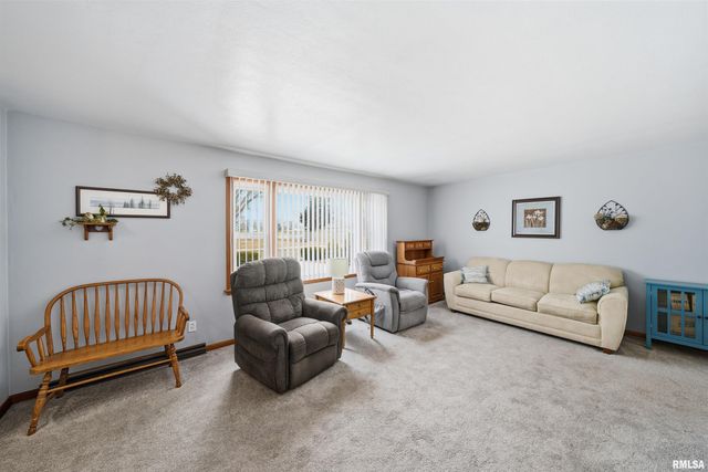 916 W WALNUT Street, Chillicothe, IL 61523