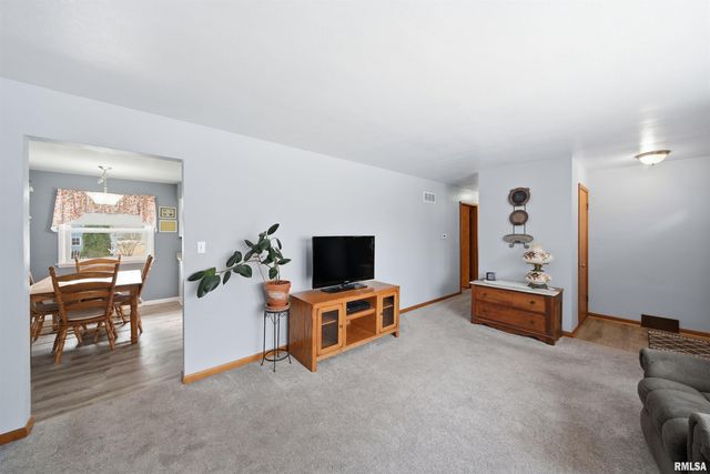 916 W WALNUT Street, Chillicothe, IL 61523