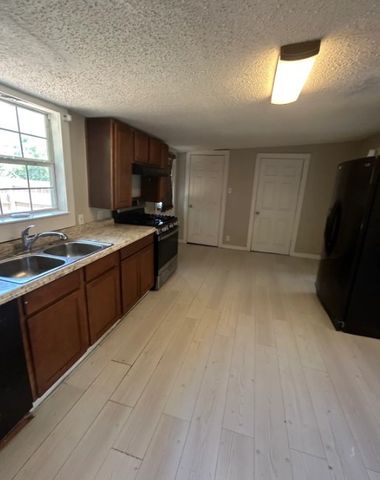 802 Cross Timber Street, Denton, TX 76205