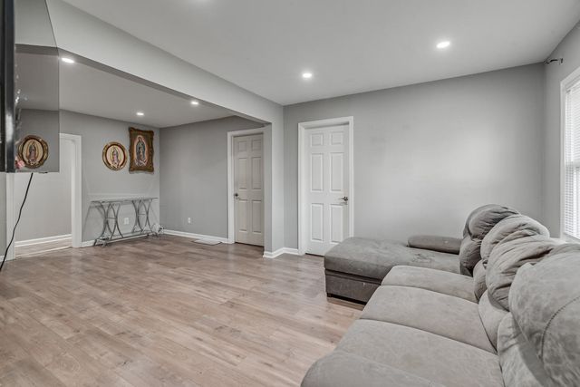 373 N Hemlock Avenue, Wood Dale, IL 60191