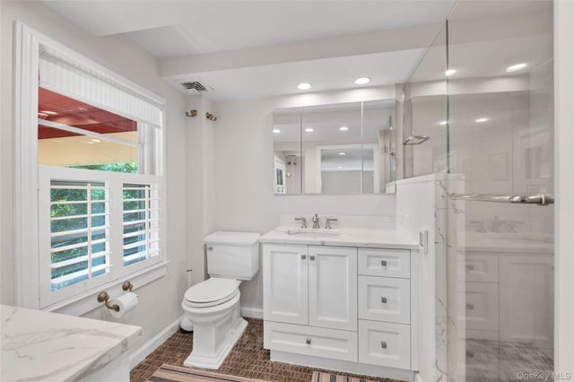 15 Jackson Street, Port Washington, NY 11050