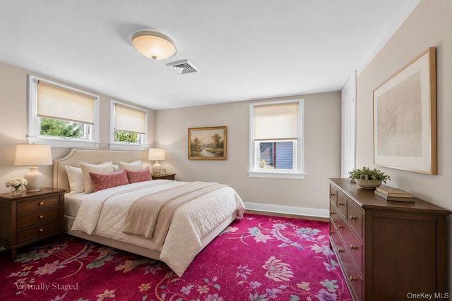 15 Jackson Street, Port Washington, NY 11050