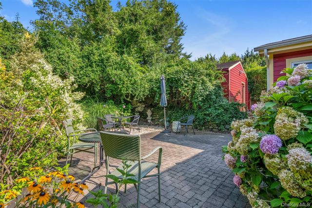 15 Jackson Street, Port Washington, NY 11050