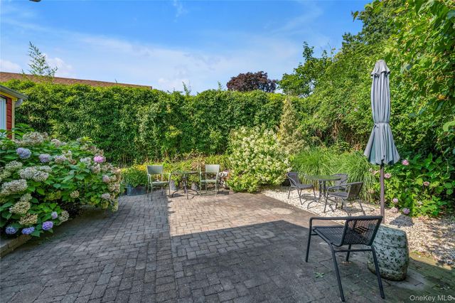 15 Jackson Street, Port Washington, NY 11050