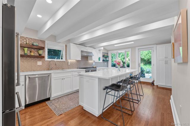 15 Jackson Street, Port Washington, NY 11050
