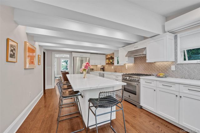 15 Jackson Street, Port Washington, NY 11050