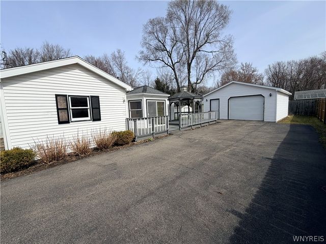 5893 Lakeview Terrace, Hamburg, NY 14085