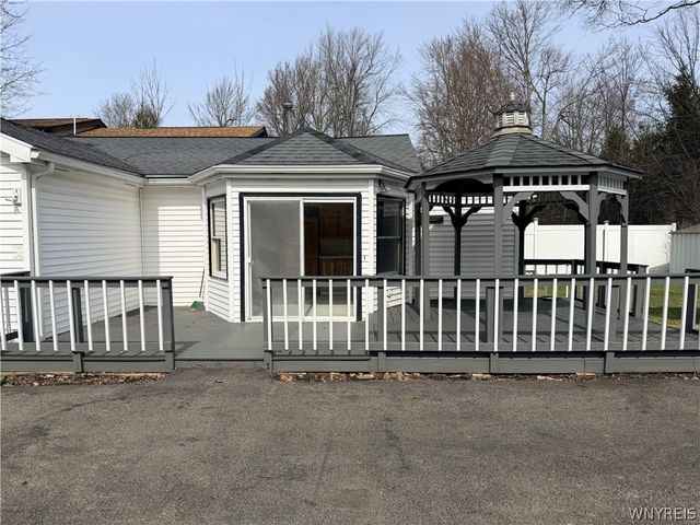 5893 Lakeview Terrace, Hamburg, NY 14085