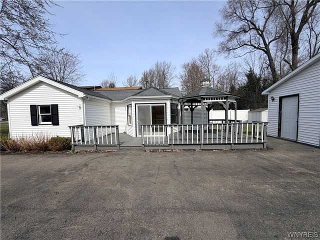 5893 Lakeview Terrace, Hamburg, NY 14085