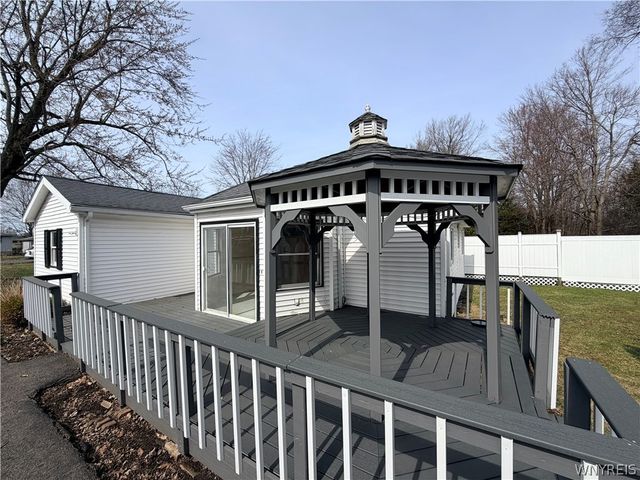 5893 Lakeview Terrace, Hamburg, NY 14085
