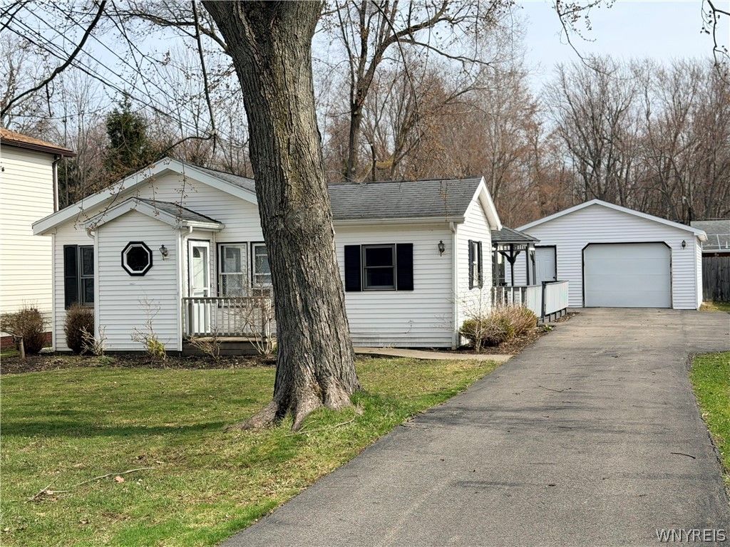 5893 Lakeview Terrace, Hamburg, NY 14085