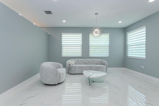 2738 Misty Oaks Circle Royal Circle, Royal Palm Beach, FL 33411