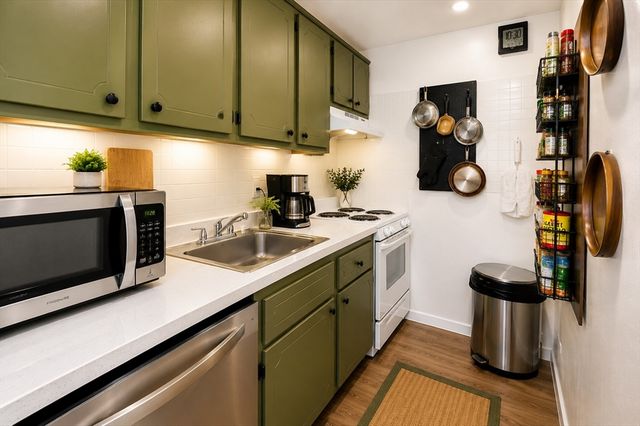 668 Robbins Ave 3, Dracut, MA 01826