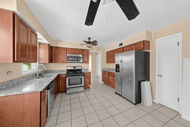 370 Prairie Avenue, Calumet City, IL 60409