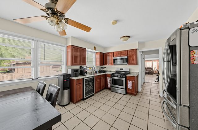 370 Prairie Avenue, Calumet City, IL 60409
