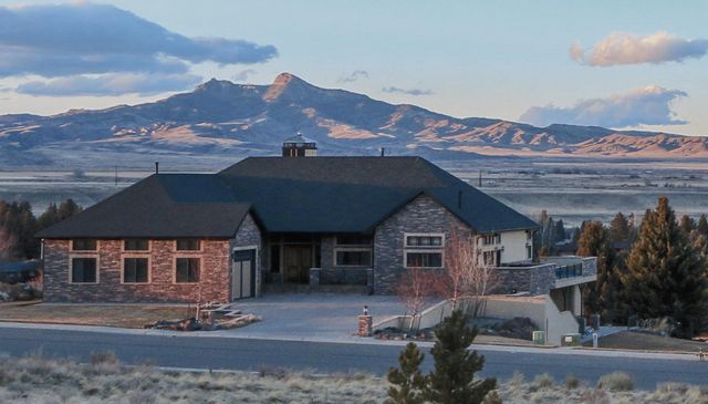 619 Olive Glenn Dr, Cody, WY 82414