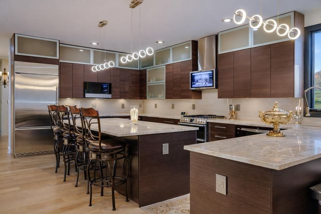 885 N 100 W, Valparaiso, IN 46385