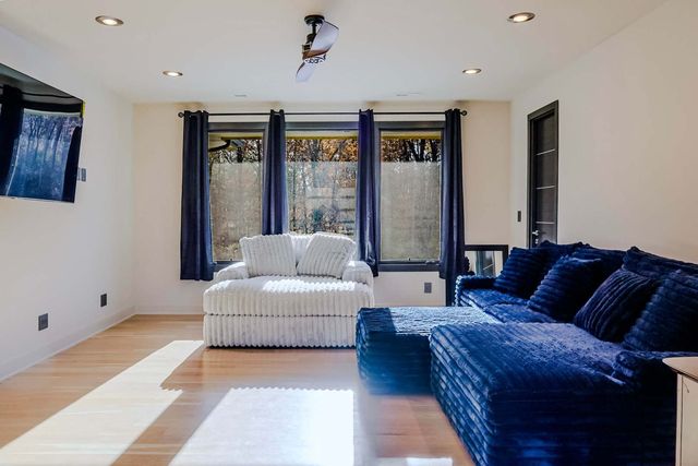 885 N 100 W, Valparaiso, IN 46385