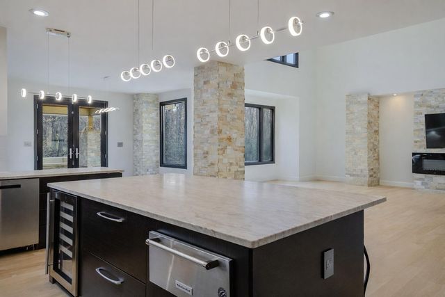 885 N 100 W, Valparaiso, IN 46385