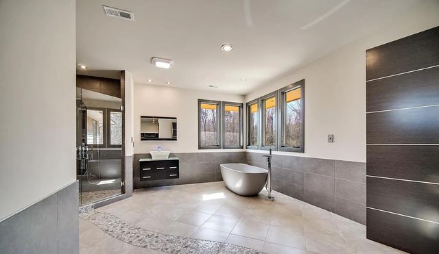 885 N 100 W, Valparaiso, IN 46385