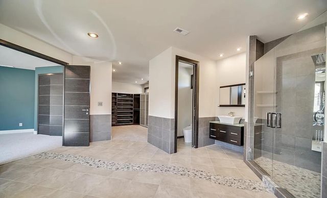 885 N 100 W, Valparaiso, IN 46385