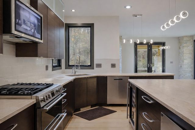 885 N 100 W, Valparaiso, IN 46385