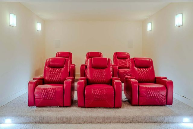 885 N 100 W, Valparaiso, IN 46385