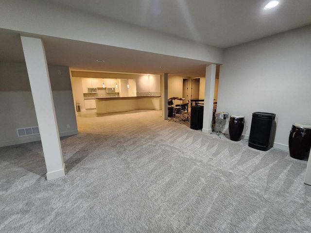 885 N 100 W, Valparaiso, IN 46385