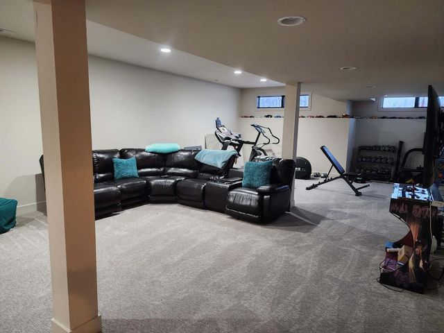 885 N 100 W, Valparaiso, IN 46385