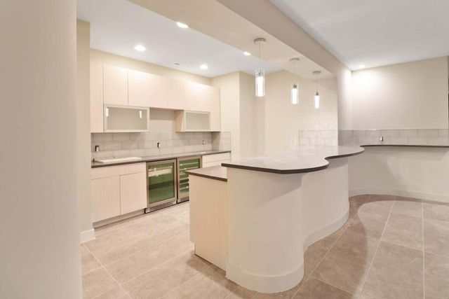 885 N 100 W, Valparaiso, IN 46385