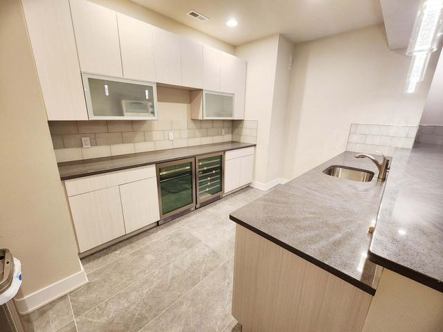 885 N 100 W, Valparaiso, IN 46385