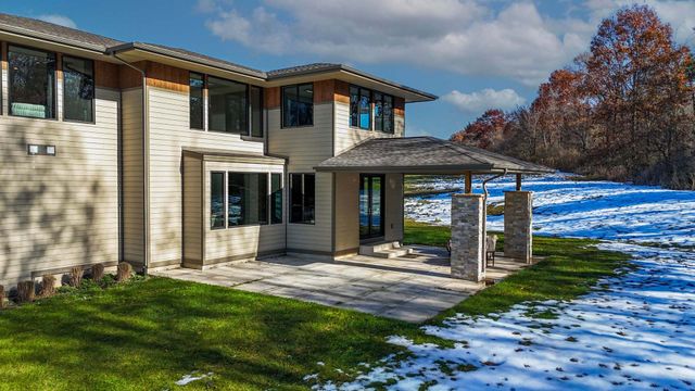 885 N 100 W, Valparaiso, IN 46385