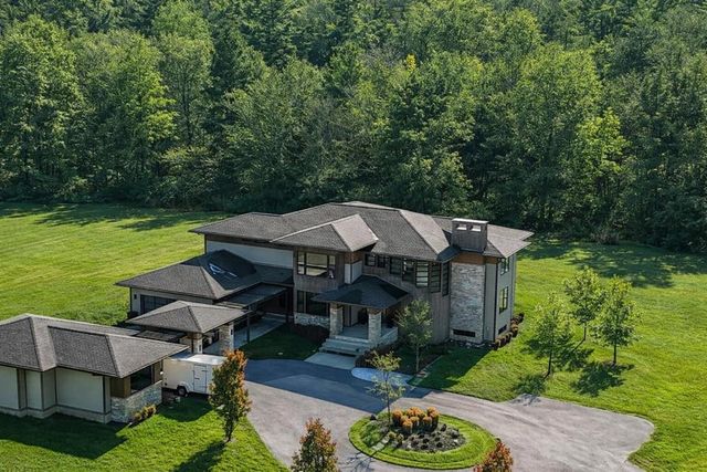 885 N 100 W, Valparaiso, IN 46385