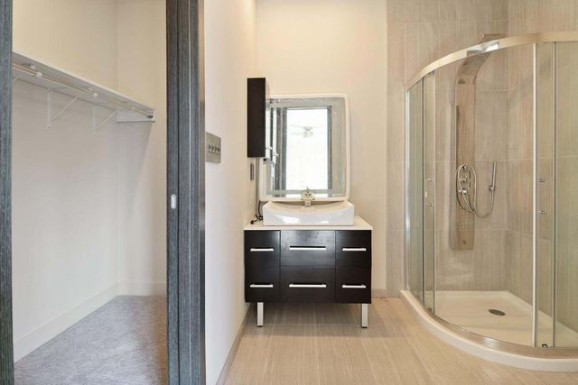 885 N 100 W, Valparaiso, IN 46385